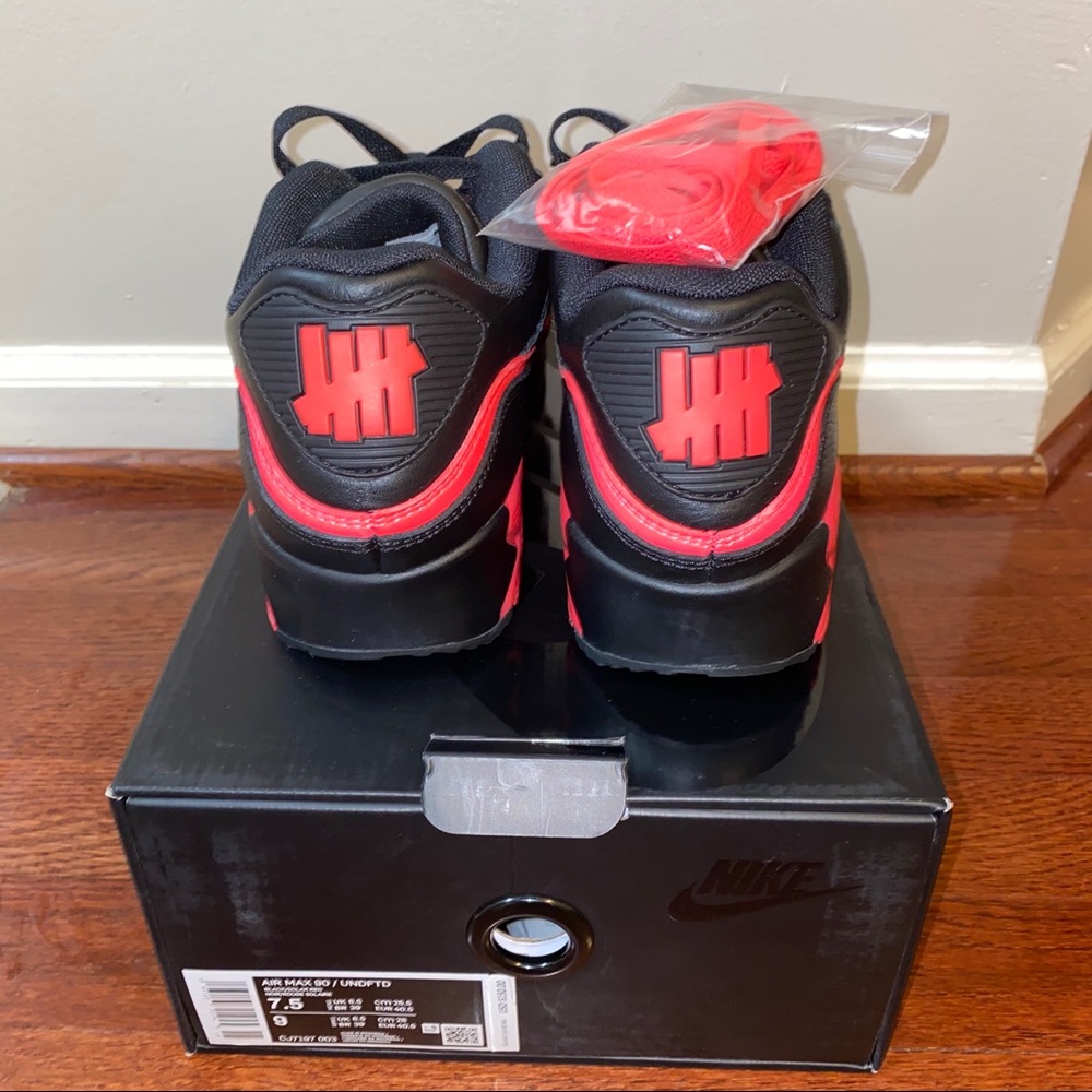 Nike x Undefeated Air Max 90 size 7.5 solar red - Picture 4 of 6
